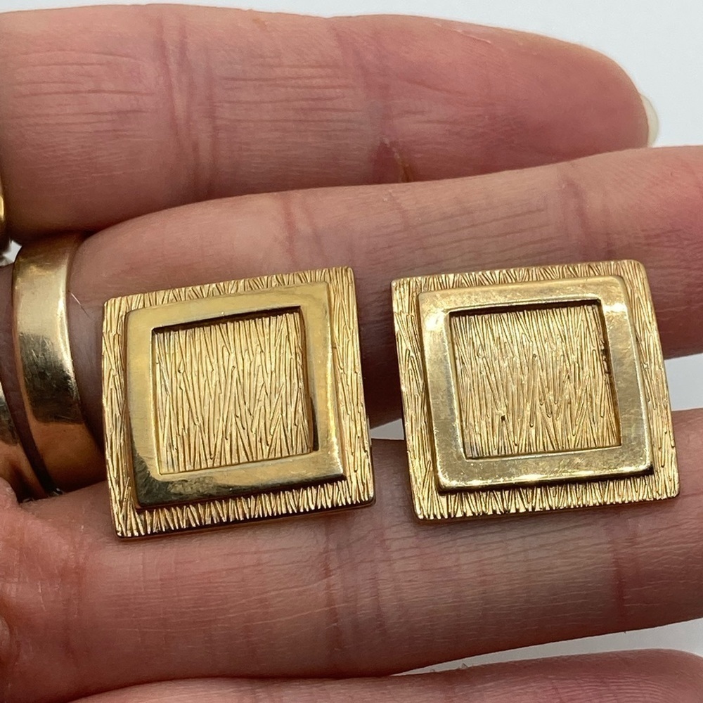 Vtg Gold Tone Brushed / Woodgrain Pattern Gold Geometric Square Cufflinks .7” - Picture 5 of 6